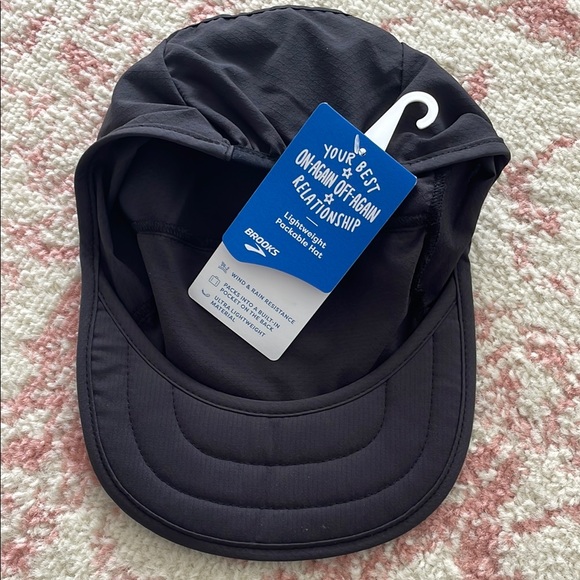 Brooks Lightweight Packable Hat - Picture 2 of 2